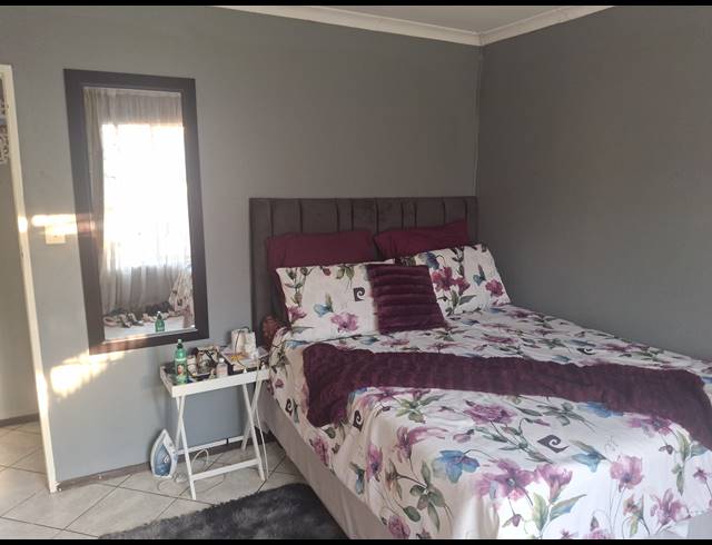 2 BEDROOM FREEHOLD FOR SALE IN CLAYVILLE